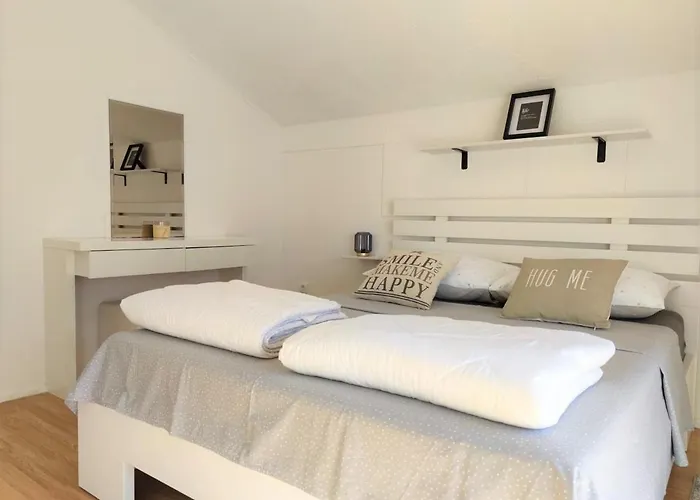 Helena Apartment *