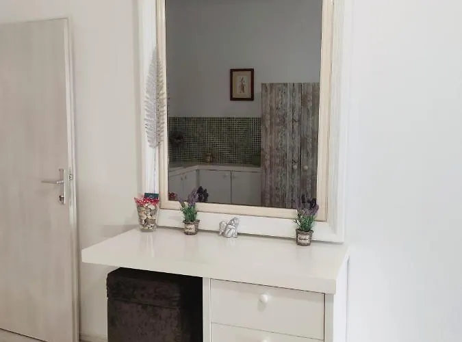 Helena Apartment *
